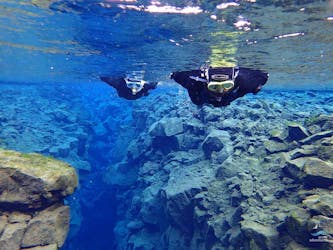 Black and blue snorkeling tour in Silfra